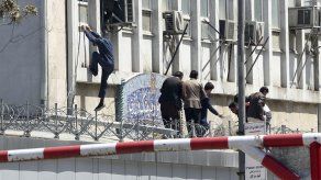 Explosión de atacante suicida y tiroteo en Kabul: 7 muertos