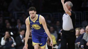 Thompson anota 10 triples y Warriors ganan a Lakers 130-111