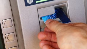 La Contraloría insta a la población a llamar al Departamento de Gestión de Pagos a los teléfonos 510-4551/4558/4560 si tienen preguntas.