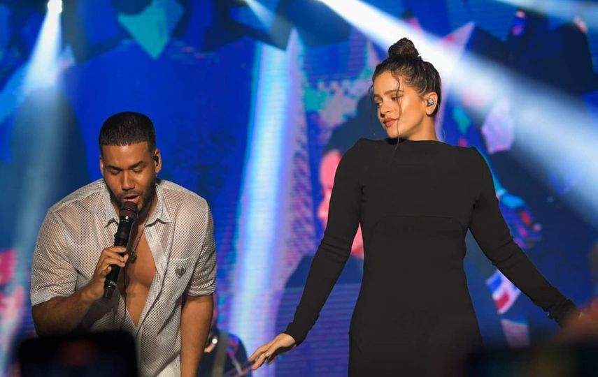Romeo Santos junto a Rosalía