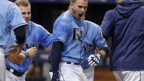 Robertson define con slam en 9no