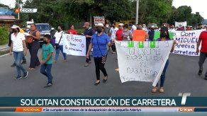 Moradores de varias comunidades en Penonomé protestan por pésimo estado de las calles