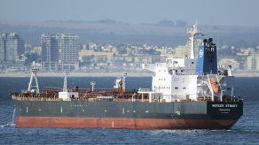 Israel acusa a Irán de ataque a petrolero; Teherán lo niega