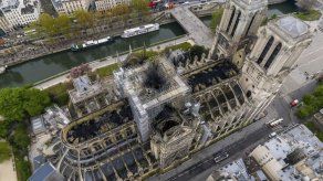 Francia celebra a sus héroes y refuerza puntos frágiles de Notre Dame tras incendio