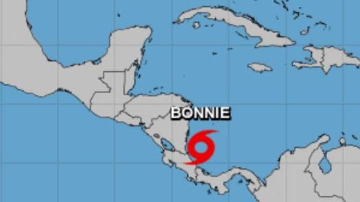 Bonnie se localiza a 315 kilómetros al este de Bluefields, en la costa caribeña de Nicaragua.