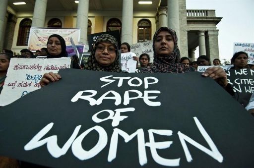 Nueva Delhi clama justicia por una joven violada en un autobús