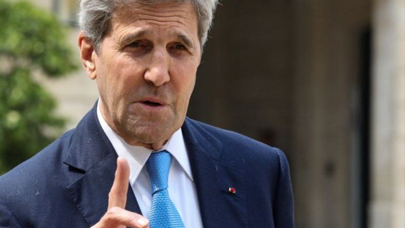Trump ataca al exsecretario de Estado Kerry por reunirse con Irán