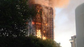 Al menos 6 muertos en un gran incendio en Londres