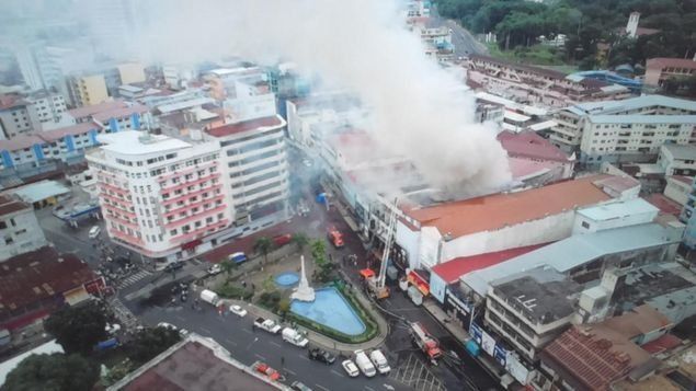 Desvíos por seguridad tras incendio en Plaza 5 de Mayo