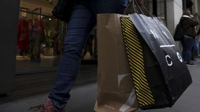 Las cifras divulgadas el lunes excluyen a la industria automotriz y no están ajustadas por inflación, que ha bajado un poco, pero sigue siendo alta.