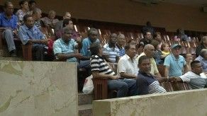 Extrabajadores portuarios y del ferrocarril exigen pago adeudado