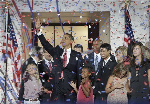Obama aceptó nominación demócrata ante ovación de 75 mil