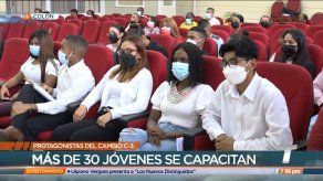 Entregan becas a jóvenes colonenses