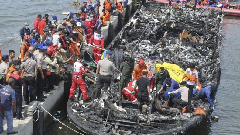 Indonesia: Detenido capitán de ferry tras incendio letal