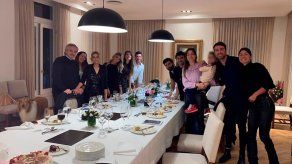 Este viernes los principales periódicos de Argentina publicaron fotos del festejo del cumpleaños de la primera dama, Fabiola Yáñez, en la residencia presidencial de Olivos.