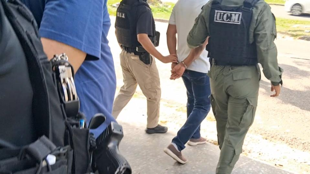 Investigan red que desvió más de un millón de dólares mediante sociedad ficticia. Investigan red que desvió más de un millón de dólares mediante sociedad ficticia.