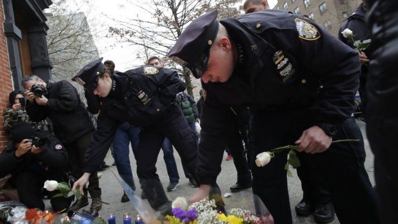 NY: Pistolero dijo a transeúntes que observaran