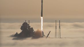Esta operación permite que SpaceX vuelva a utilizar las partes más caras del cohete, lo que a su vez reduce el costo del acceso al espacio.