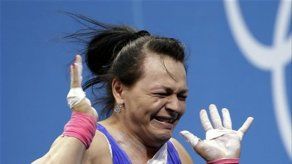 Kazaja y polaco ganan oros en pesas