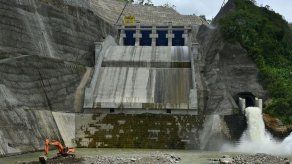 Costa Rica pone en marcha gran hidroeléctrica y avanza en energía limpia