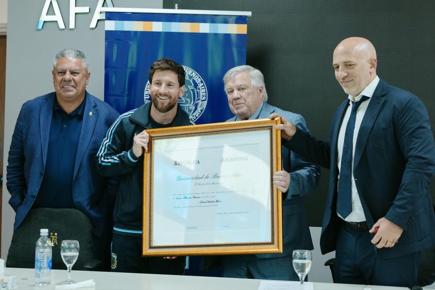 Lionel Messi recibe doctorado honoris causa de la UBA.