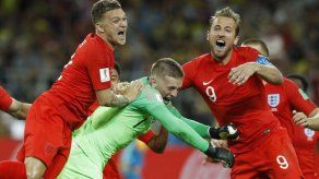 Inglaterra rompe maldición y encuentra arquero: Pickford