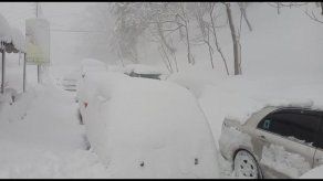 Dos decenas de personas mueren atrapadas en coches por tormenta de nieve en Pakistán