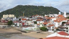 Jornada de limpieza de playas y plazas en el Casco Antiguo