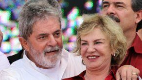 Lula pierde a su esposa cuando lidia con la justicia y piensa en el poder
