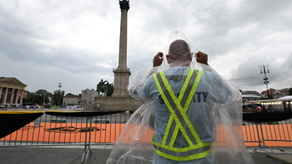 Tormenta retrasa casi dos horas el inicio del Mundial de atletismo