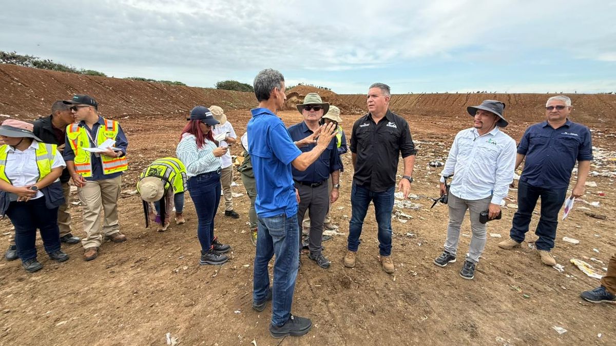 MiAMBIENTE y AAUD ejecutan plan para adecuar y sustituir vertederos en Azuero MiAMBIENTE y AAUD ejecutan plan para adecuar y sustituir vertederos en Azuero