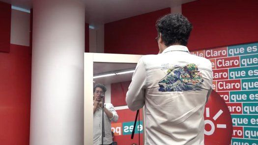 Alejandro Fernández durante sus ensayos en la zona de canto