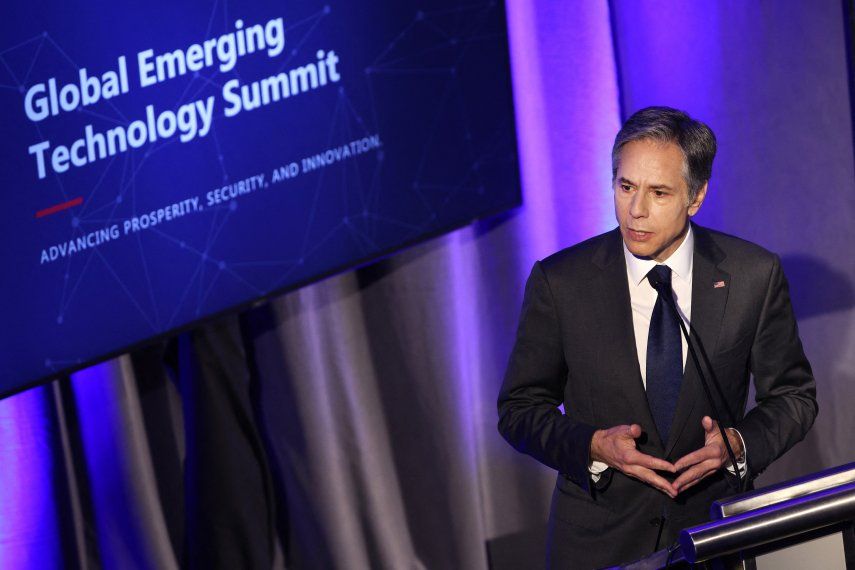 El jefe de la diplomacia estadounidense Antony Blinken señaló que se buscarán reglas globales para evitar el uso indebido de la inteligencia artificial (IA).