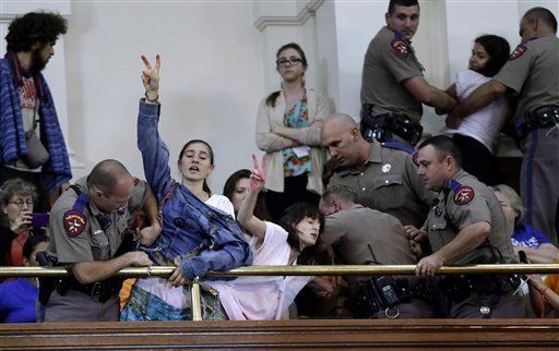 Texas aprueba ley contra el aborto pese a protestas