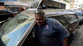 Venezolanos se aferran a vehículos ineficientes
