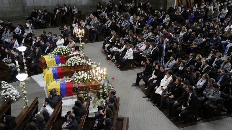 Ecuador da el último adiós a periodistas de El Comercio
