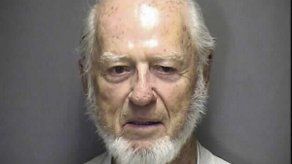 Sale de prisión exsacerdote de Boston acusado de abuso