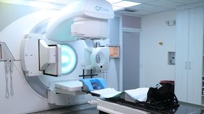 Instituto Oncológico Nacional suma nuevo acelerador para radioterapia.