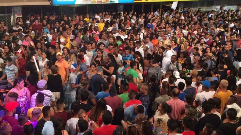 María del Carmen Simons en paseo nocturno del Sábado de Carnaval