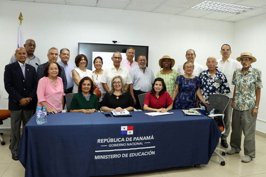 Pensión vitalicia: MEDUCA y comisión del 9 de enero se reúnen para revisar los avances Pensión vitalicia: MEDUCA y comisión del 9 de enero se reúnen para revisar los avances