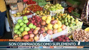 Pequeños negocios ofrecen batidos de frutas saludables