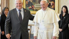 Martinelli dice al papa Francisco que quiere acabar con la pobreza en Panamá Martinelli dice al papa Francisco que quiere acabar con la pobreza en Panamá