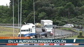 Delincuentes lanzan grandes piedras a los vehículo en la Autopista Panamá-Colón