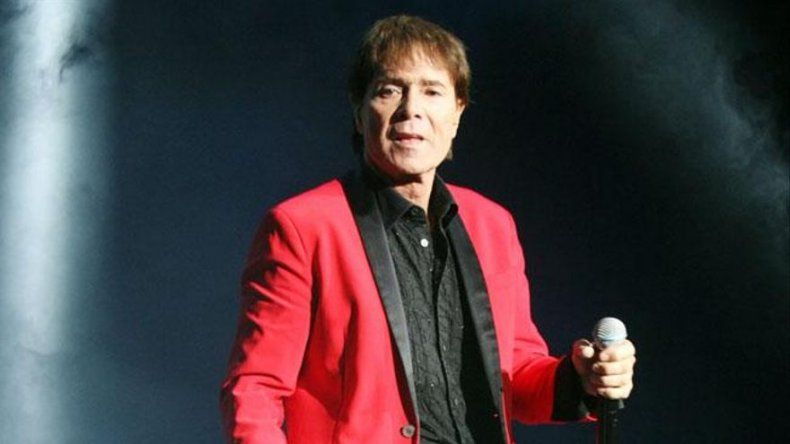 Los fans de Cliff Richard alzan su música al top ten