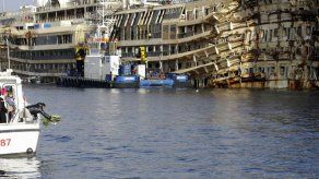 Italia: Recuerdan hundimiento de crucero