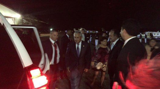 Presidente de Guatemala llega a Panamá por Cumbre