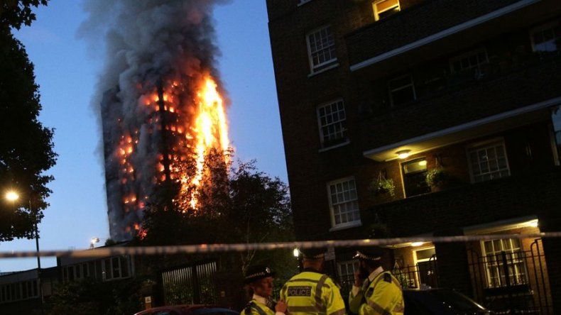 Renovaciones en torre de Londres habrían agravado incendio