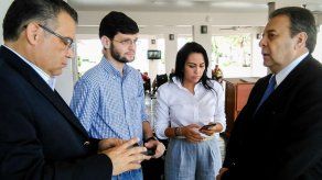 La esposa de Rosales afirma que éste vuelve a Venezuela a buscar el cambio