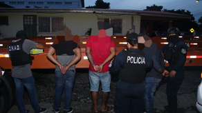 Aprehenden a 10 personas e incautan armas y drogas en Juan Díaz