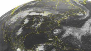 Beryl gana fuerza; amenaza sudeste de EEUU como tormenta tropical